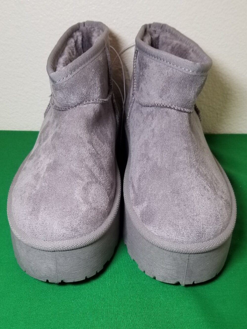Olivia and Kate Women's Size 10 Gray Solid Suede Platform Heel Boots Warm NWT